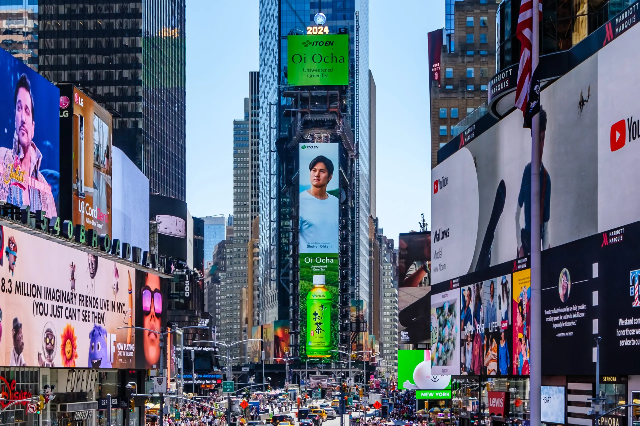 Shohei Ohtani’s “Oi Ocha” giant outdoor advertisement displayed in more than 85 locations around the world!